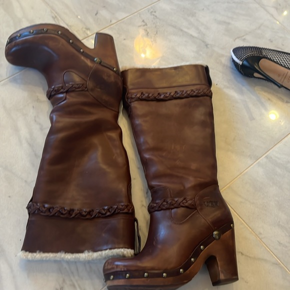 hard to find ugg boots WITH BOX - Picture 3 of 4